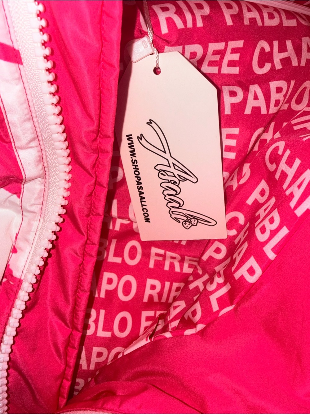 Pink & White Graphic Puffer Jacket - Picture 3 of 3